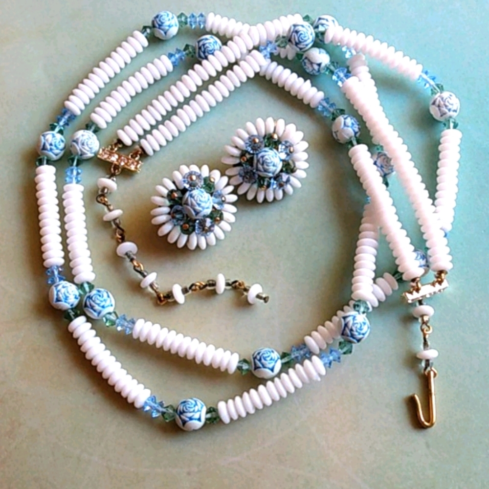 Vintage Milk Glass Necklace Set